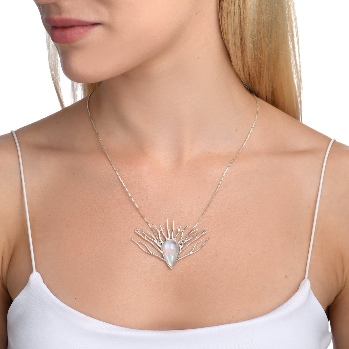 Mysterious Forest Necklace White Gold